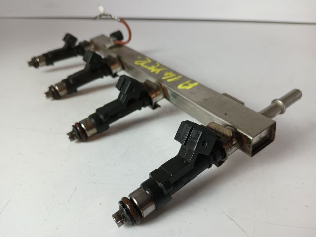 bontott OPEL CORSA D Porlasztó Sor / Híd