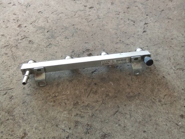 bontott OPEL CORSA D Porlasztó Sor / Híd