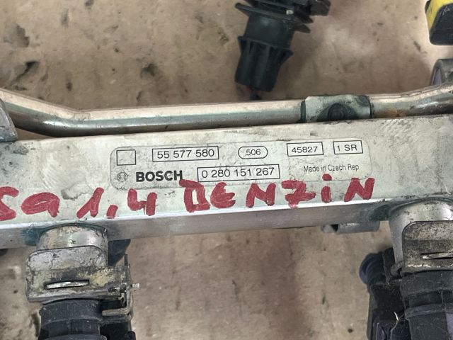 bontott OPEL CORSA D Porlasztó Sor / Híd