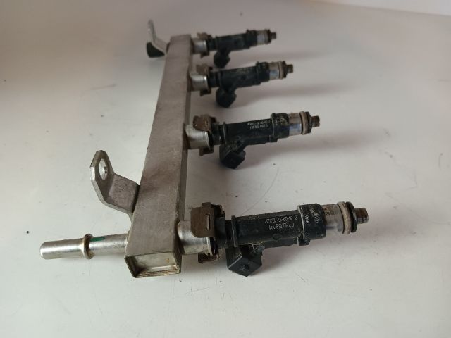 bontott OPEL CORSA D Porlasztó Sor / Híd