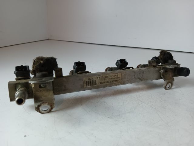 bontott OPEL CORSA D Porlasztó Sor / Híd