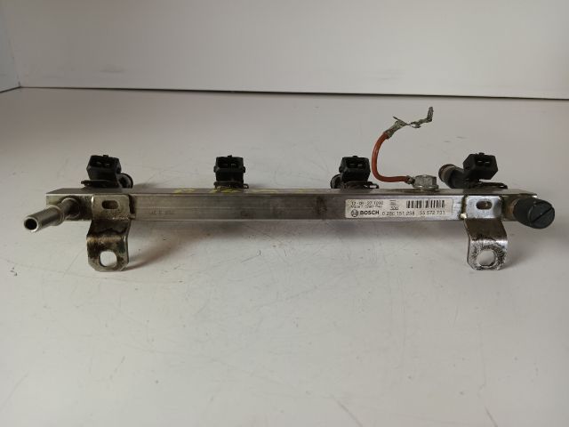 bontott OPEL CORSA D Porlasztó Sor / Híd