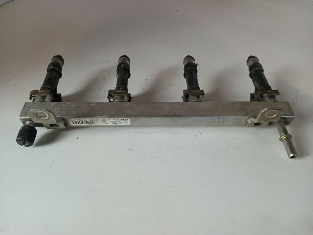 bontott OPEL CORSA D Porlasztó Sor / Híd