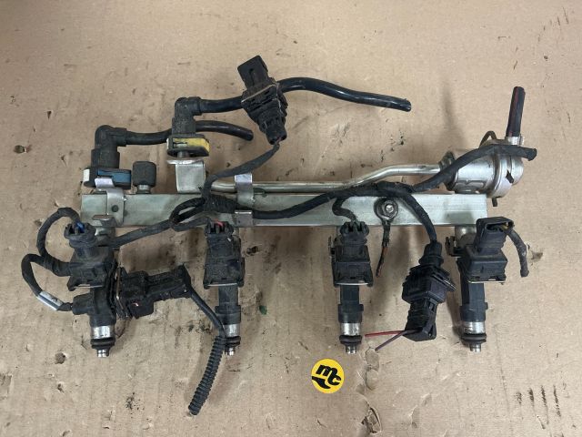 bontott OPEL CORSA D Porlasztó Sor / Híd