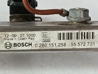 bontott OPEL CORSA D Porlasztó Sor / Híd