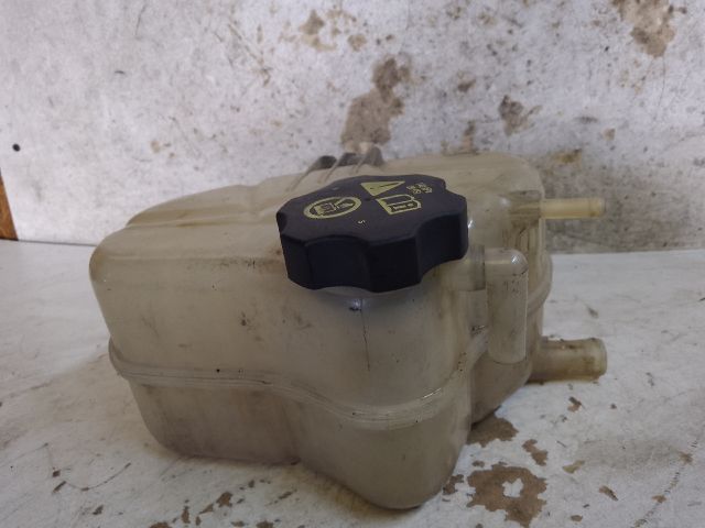 bontott OPEL CORSA D Kiegyenlítő Tartály