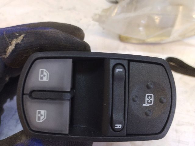 bontott OPEL CORSA D Ablakemelő és Tükör Kapcsoló