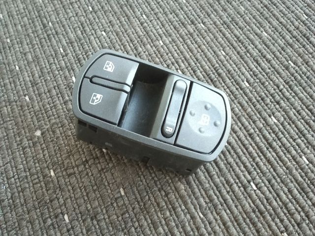 bontott OPEL CORSA D Ablakemelő Kapcsoló Négyes / Kettes