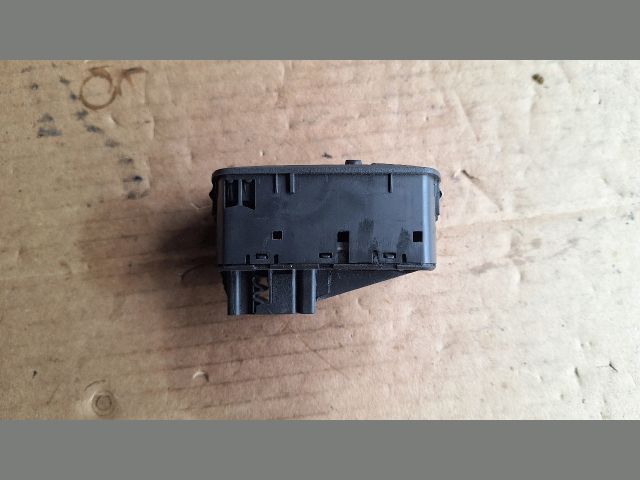 bontott OPEL CORSA D Ablakemelő Kapcsoló Négyes / Kettes