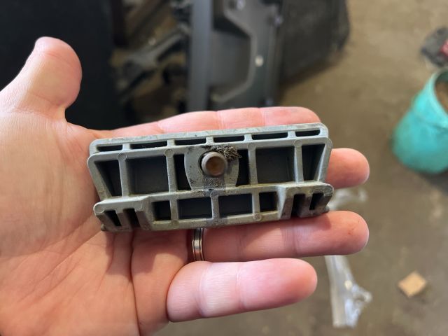 bontott OPEL CORSA D Akkumulátor Leszorító