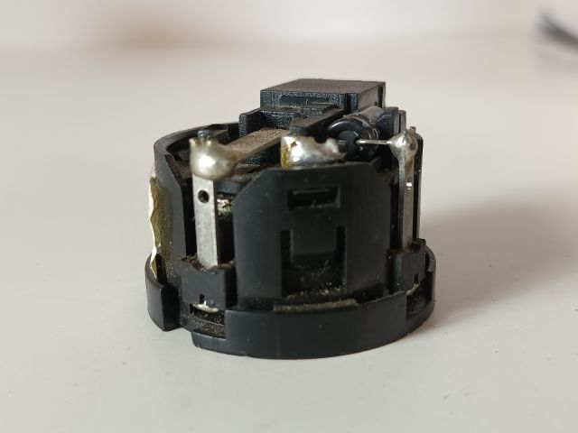 bontott OPEL CORSA D Bal A Oszlop Hangszóró