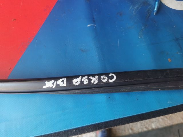 bontott OPEL CORSA D Bal első Ablakvezető Gumi