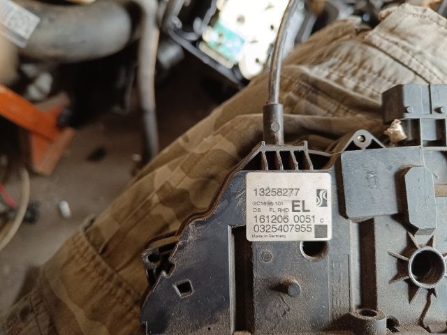 bontott OPEL CORSA D Bal első Ajtózár