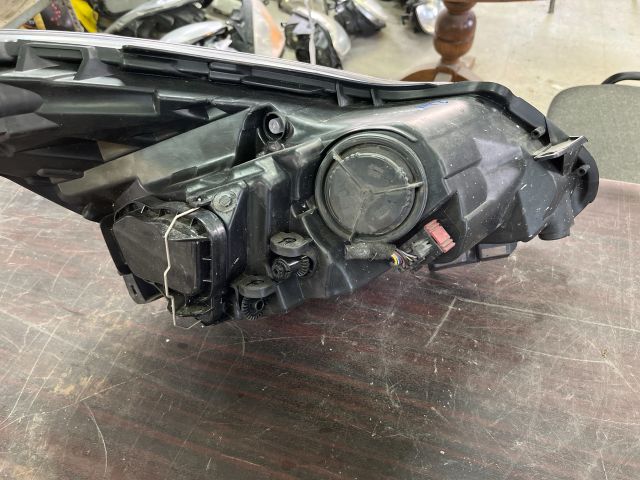 bontott OPEL CORSA D Bal Fényszóró