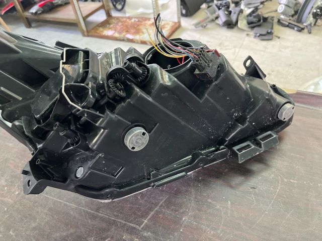 bontott OPEL CORSA D Bal Fényszóró