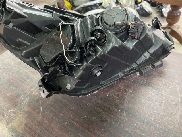 bontott OPEL CORSA D Bal Fényszóró