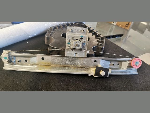 bontott OPEL CORSA D Bal hátsó Ablakemelő Szerkezet (Mechanikus)