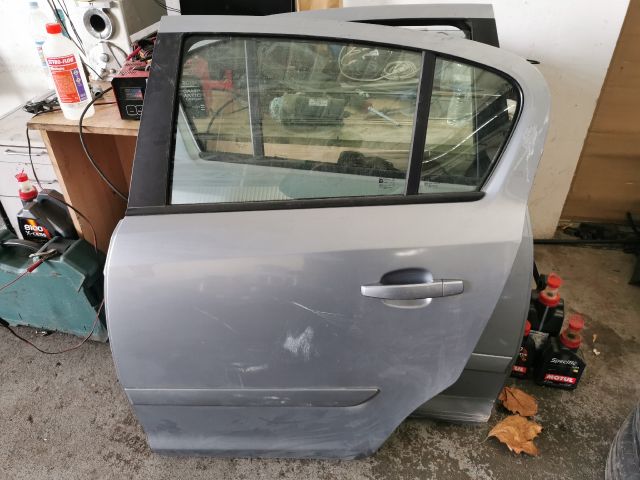 bontott OPEL CORSA D Bal hátsó Ajtó (Részeivel)