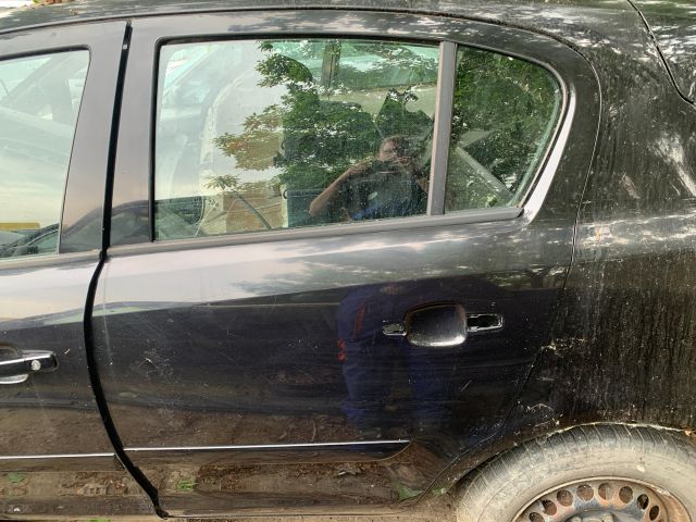 bontott OPEL CORSA D Bal hátsó Ajtó (Üres lemez)