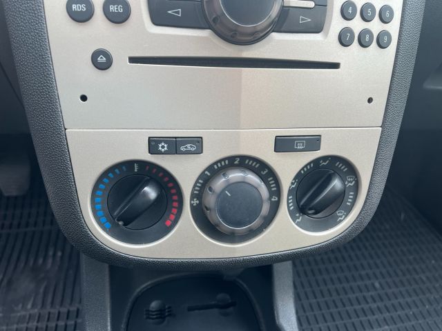 bontott OPEL CORSA D Bal hátsó Dobbetét (Kerékjárati, Műanyag)