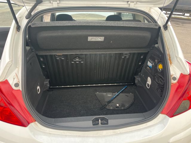 bontott OPEL CORSA D Bal hátsó Dobbetét (Kerékjárati, Műanyag)