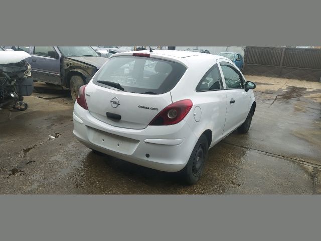 bontott OPEL CORSA D Biztosítéktábla Csomagtér