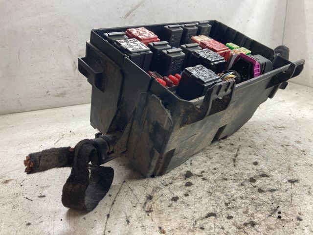 bontott OPEL CORSA D Biztosítéktábla Doboz