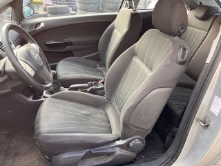 bontott OPEL CORSA D Biztosítéktábla Doboz