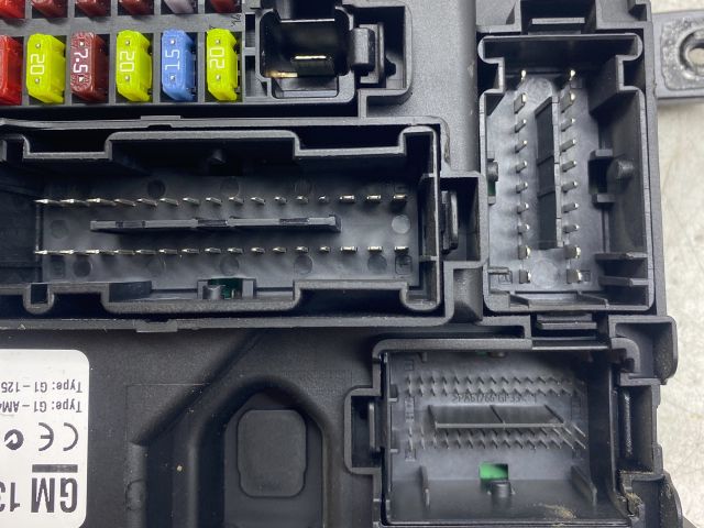 bontott OPEL CORSA D Biztosítéktábla Doboz