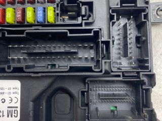 bontott OPEL CORSA D Biztosítéktábla Doboz