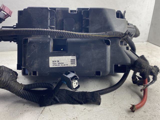 bontott OPEL CORSA D Biztosítéktábla Doboz