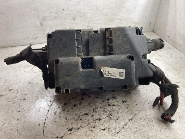 bontott OPEL CORSA D Biztosítéktábla Doboz