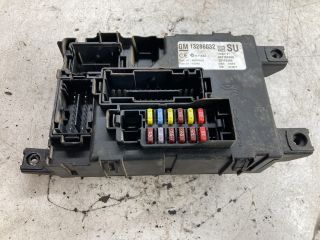 bontott OPEL CORSA D Biztosítéktábla Doboz