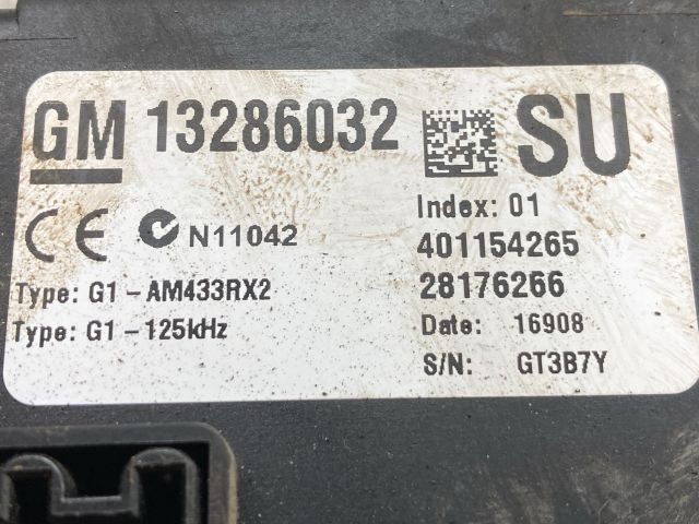 bontott OPEL CORSA D Biztosítéktábla Doboz