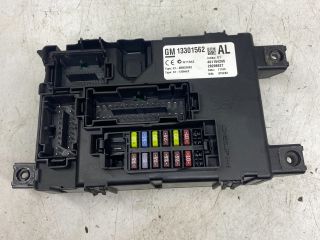 bontott OPEL CORSA D Biztosítéktábla Doboz