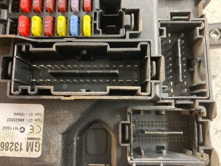 bontott OPEL CORSA D Biztosítéktábla Doboz