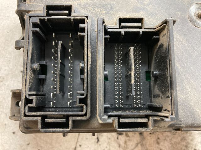 bontott OPEL CORSA D Biztosítéktábla Doboz