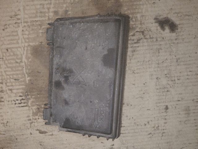 bontott OPEL CORSA D Biztosítéktábla Fedél