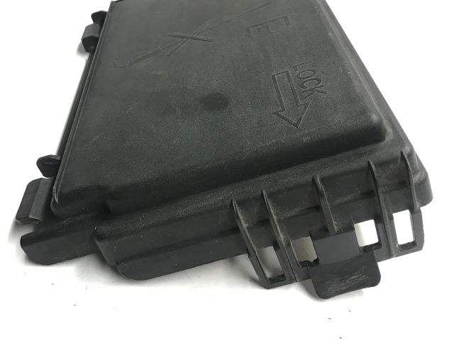 bontott OPEL CORSA D Biztosítéktábla Fedél