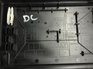 bontott OPEL CORSA D Biztosítéktábla Fedél