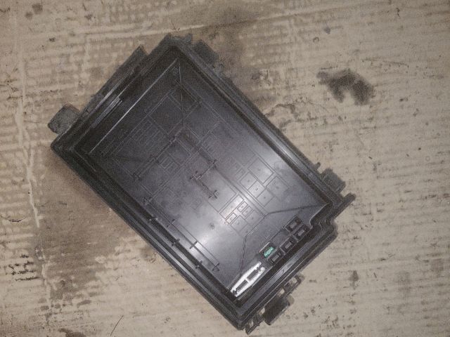 bontott OPEL CORSA D Biztosítéktábla Fedél