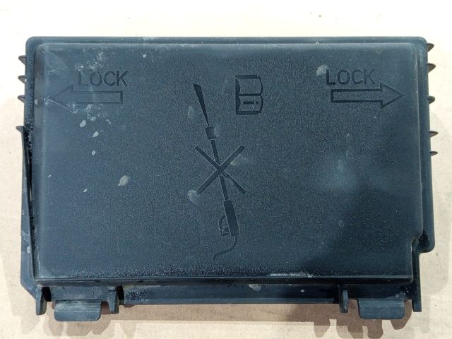 bontott OPEL CORSA D Biztosítéktábla Fedél