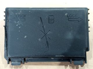 bontott OPEL CORSA D Biztosítéktábla Fedél