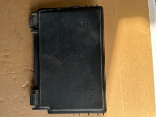 bontott OPEL CORSA D Biztosítéktábla Fedél