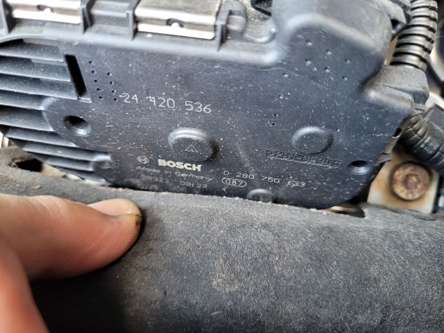 bontott OPEL CORSA D Biztosítéktábla Fedél