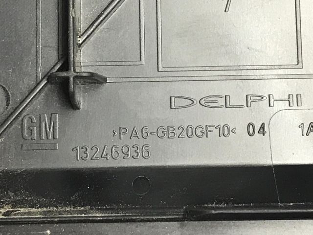 bontott OPEL CORSA D Biztosítéktábla Fedél