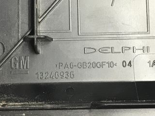 bontott OPEL CORSA D Biztosítéktábla Fedél