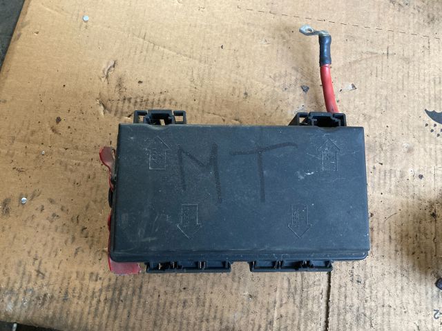 bontott OPEL CORSA D Biztosítéktábla Motortér