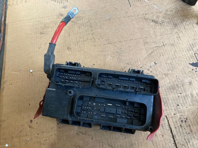 bontott OPEL CORSA D Biztosítéktábla Motortér