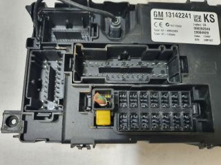 bontott OPEL CORSA D Biztosítéktábla Utastér